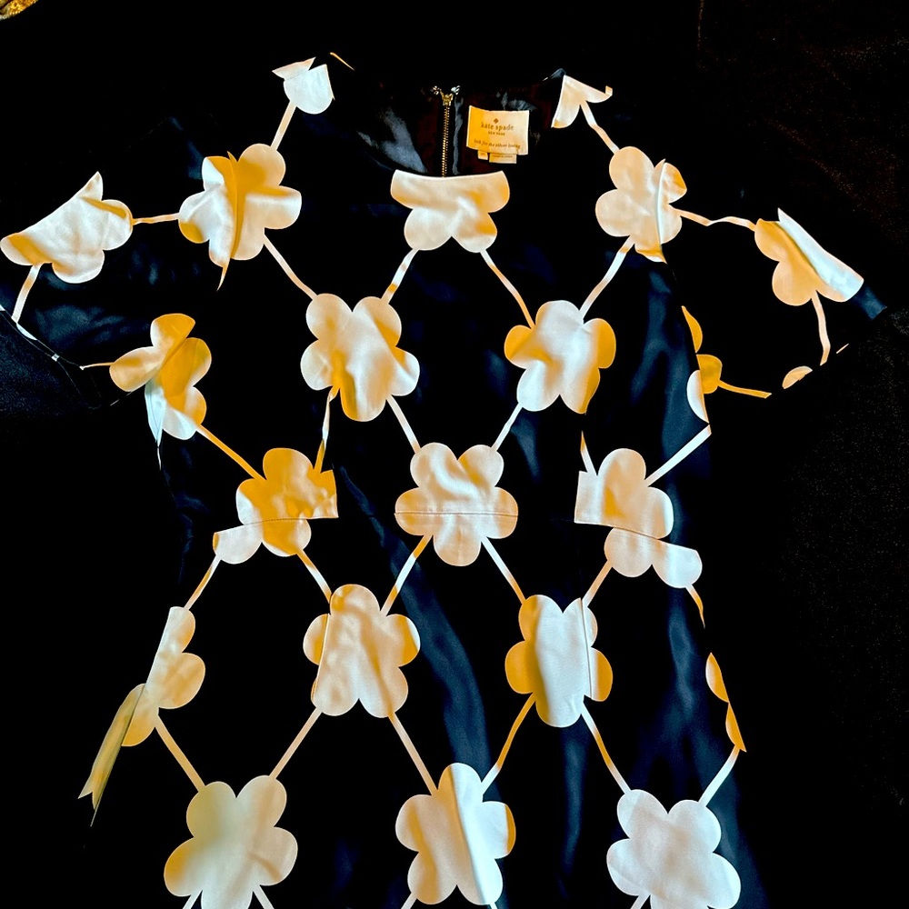 Kate spade size 12 black and white clover shorter sleeve